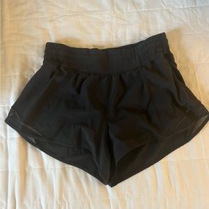 Lululemon hotty hot HR 2.5 shorts